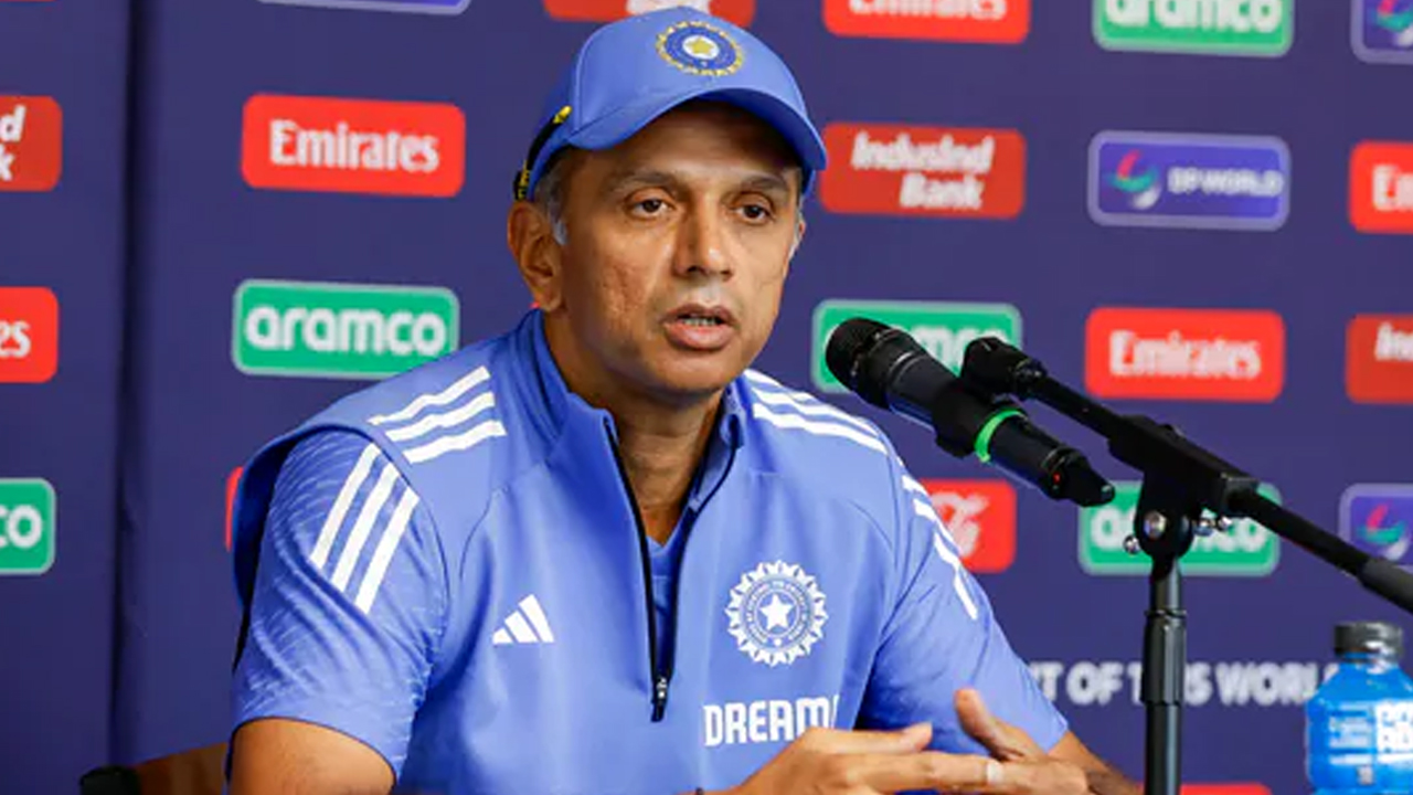 Rahul Dravid: బ్యాలన్స్ తప్పిన.. మిస్టర్ డిపెండబుల్