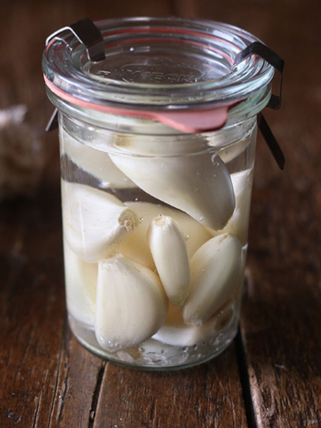 Benefits of Garlic Water with Empty Stomach
