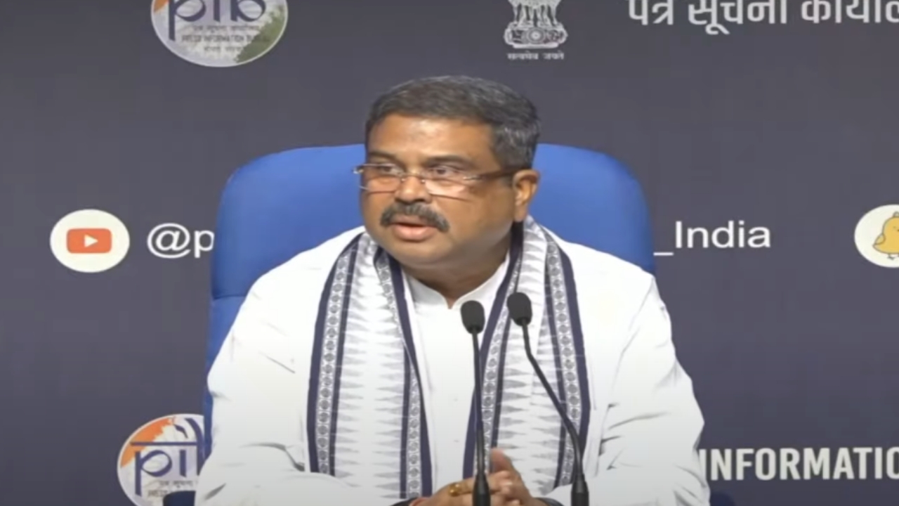 Dharmendra pradhan: విద్యార్థుల విషయంలో రాజకీయాలు చేయొద్దు: ధర్మేంద్ర ప్రధాన్