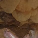 Dead frog found: చిప్స్ ప్యాకెట్‌లో కుళ్లిపోయిన కప్ప.. షాకైన కస్టమర్.. తర్వాత ఏమైందంటే..?