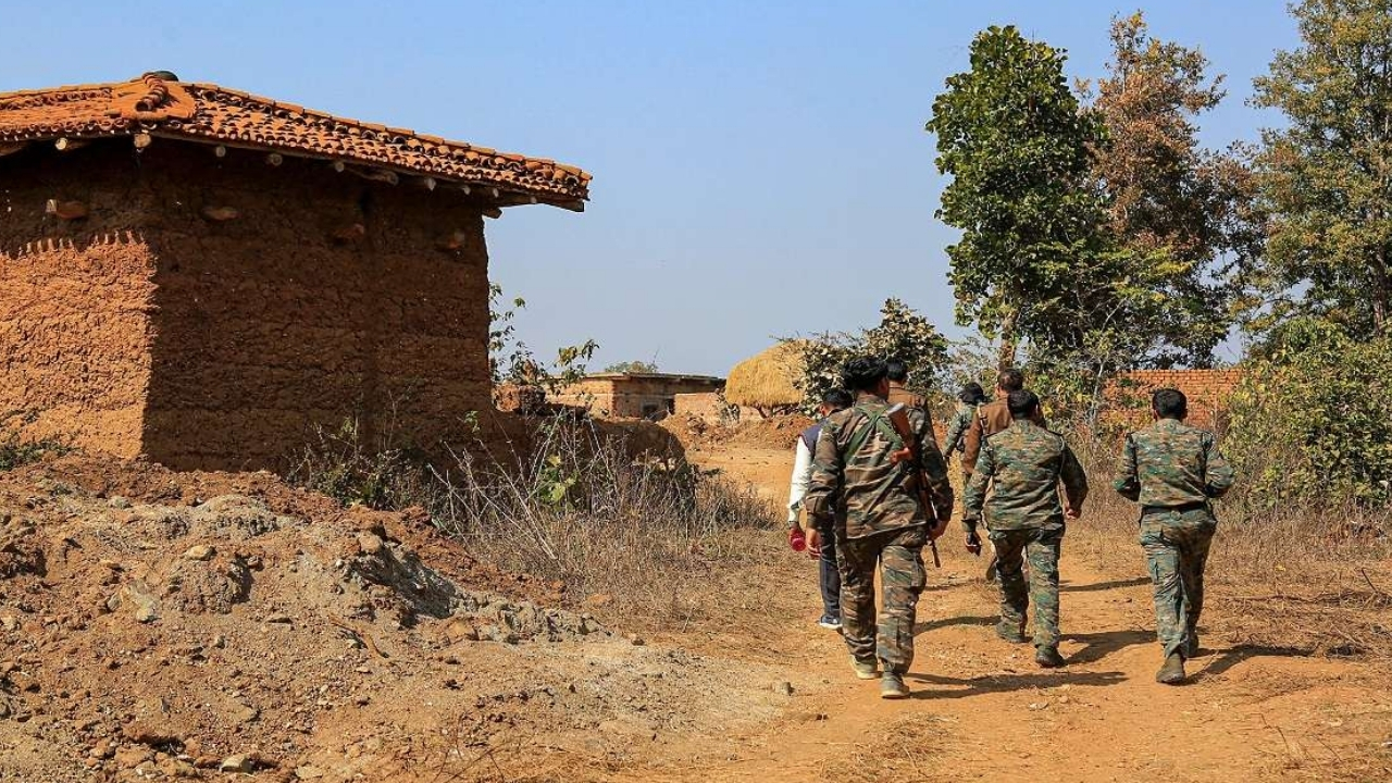Blast in Chhattisgarh: దండకారణ్యంలో ఐఈడీ బ్లాస్ట్.. ఇద్దరు సీఆర్పీఎఫ్ జవాన్లు మృతి..!