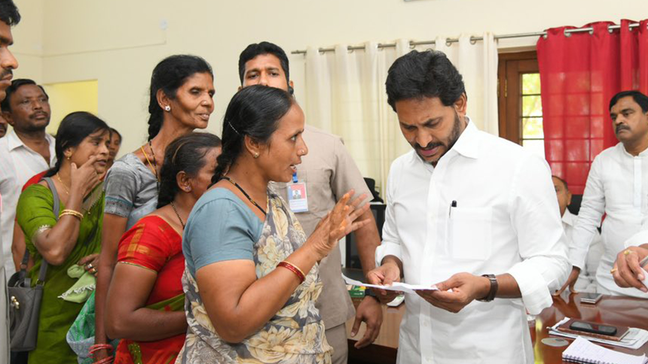 CM Revanth Reddy Delhi Tour: నేడు ఢిల్లీకి సీఎం రేవంత్ రెడ్డి.. పీసీసీ చీఫ్ ఎంపికపై చర్చిస్తారా..?