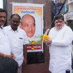 Minister Ponnam tribute to Pv Narasimharao: దేశానికి పేరు తెచ్చిన వ్యక్తి పీవీ, ఆయన బాటలో: మంత్రి పొన్నం