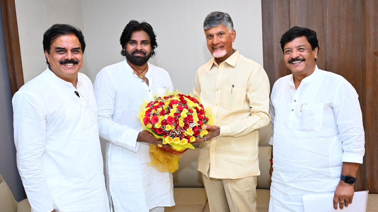 Pawan Kalyan: సచివాలయానికి డిప్యూటీ సీఎం పవన్ కల్యాణ్.. చంద్రబాబుతో భేటీ