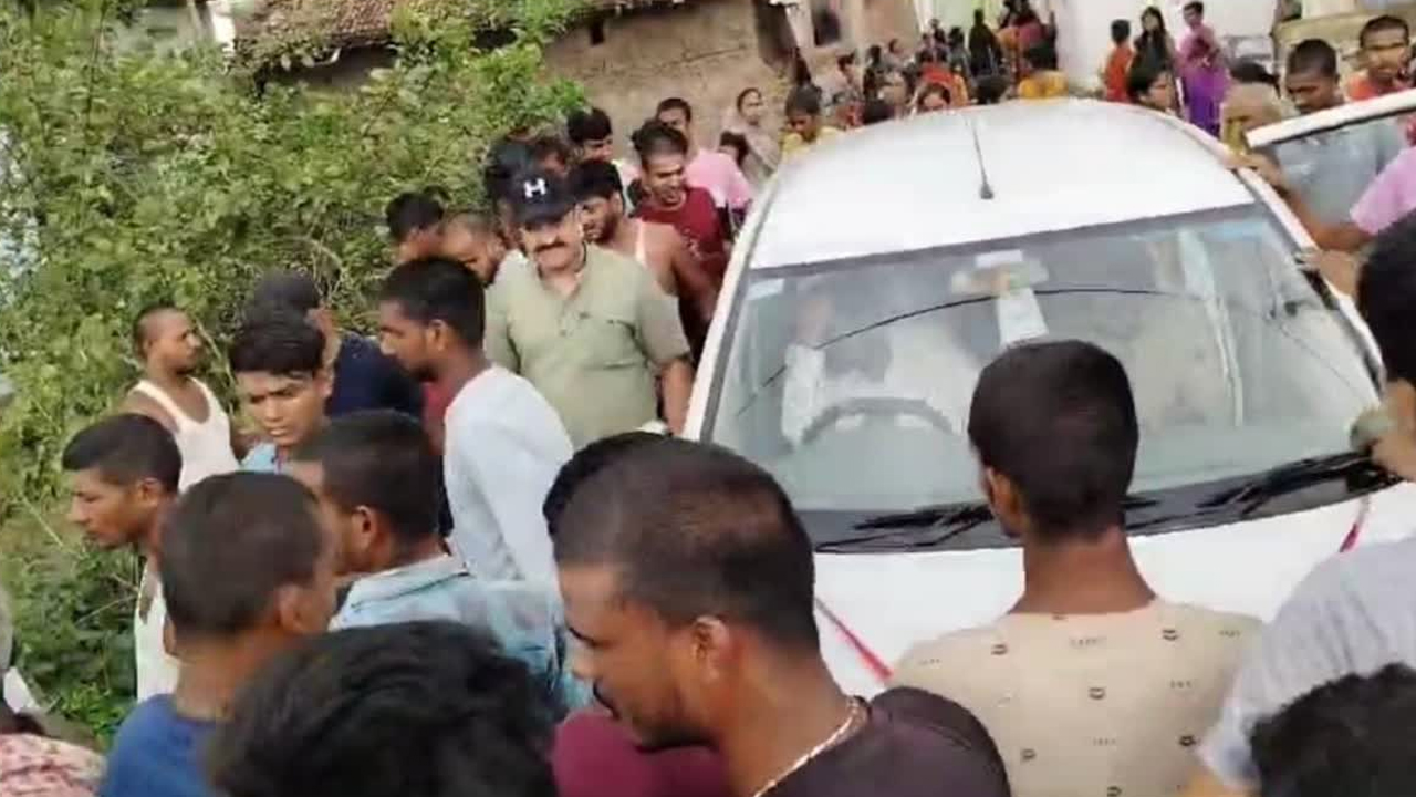 CBI Probing UGC-NET Paper Leak Case: యూజీసీ నెట్ పేపర్ లీక్ ఎంక్వైరీ.. సీబీఐ టీమ్‌పై గ్రామస్తుల దాడి!