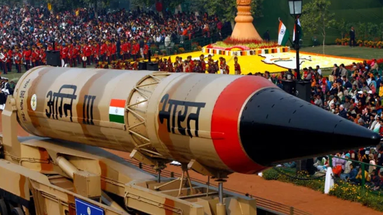 Nuclear Weapons: పాకిస్థాన్ కంటే భారత్ వద్ద అణ్వాయుధాలు ఎక్కువ: SIPRI నివేదిక
