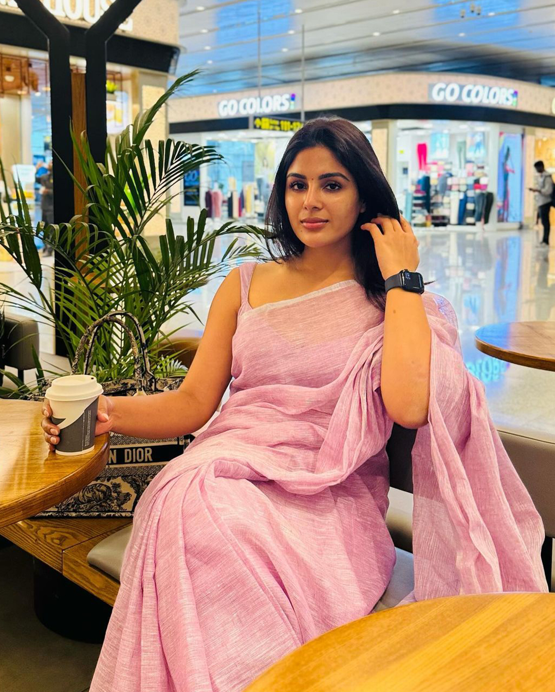Samyuktha Menon Pics: పింక్ శారీలో సంయుక్త మీనన్.. చిన్నదాని సొగసు చూడతరమా!