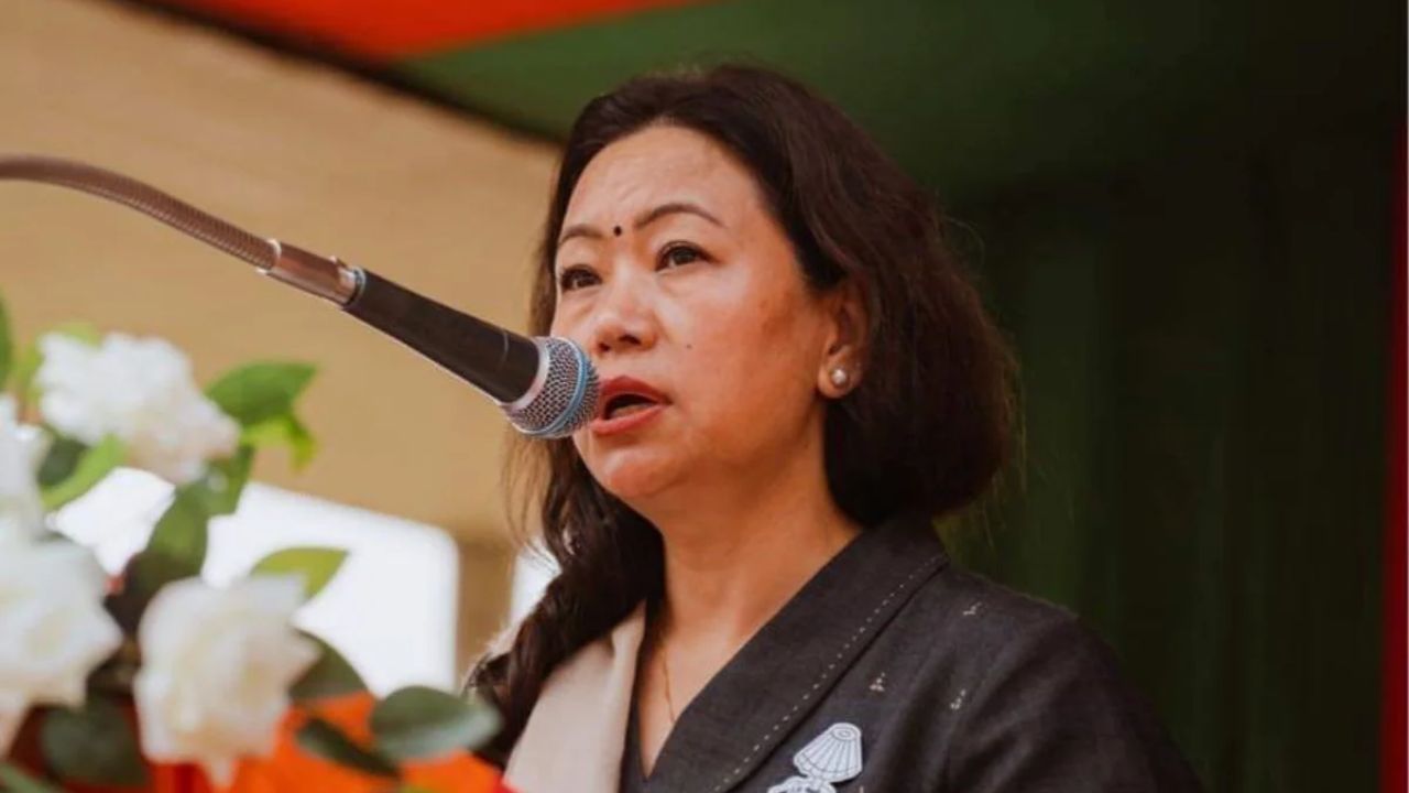 Sikkim Chief Minister’s Wife Resign: ప్రమాణ స్వీకారం చేసిన మరుసటి రోజే సీఎం సతీమణి రాజీనామా.. ఎందుకో తెలుసా?