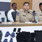 Jagadamba Jewellery Robbery: జగదాంబ జ్యువెల్లరీ షాపు చోరీ కేసు.. 24 గంటల్లో నిందితులు అరెస్ట్.. బ్యాగ్రౌండ్ తెలిస్తే షాకే..!