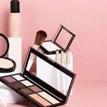 Makeup Tips: వానలో తడిస్తే మేకప్ పోతుందని భయపడుతున్నారా.. ఈ టిప్స్ పాటిస్తే మేకప్ చెక్కుచెదరదు