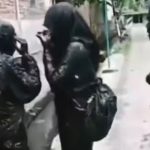 Viral Video: స్కూటీపై సరదాగా వెళ్దాం అనుకున్నారు.. చివరకు డ్రెయిన్‌లో పడ్డారు