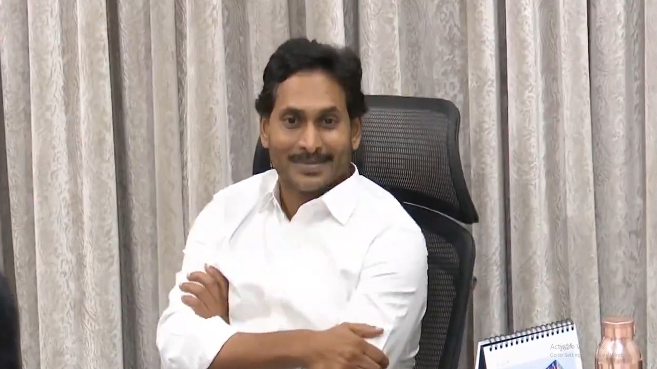 CM Revanth Reddy : సీఎం రేవంత్ మరో సంచలన నిర్ణయం.. ఇక జిల్లాల్లో మకాం