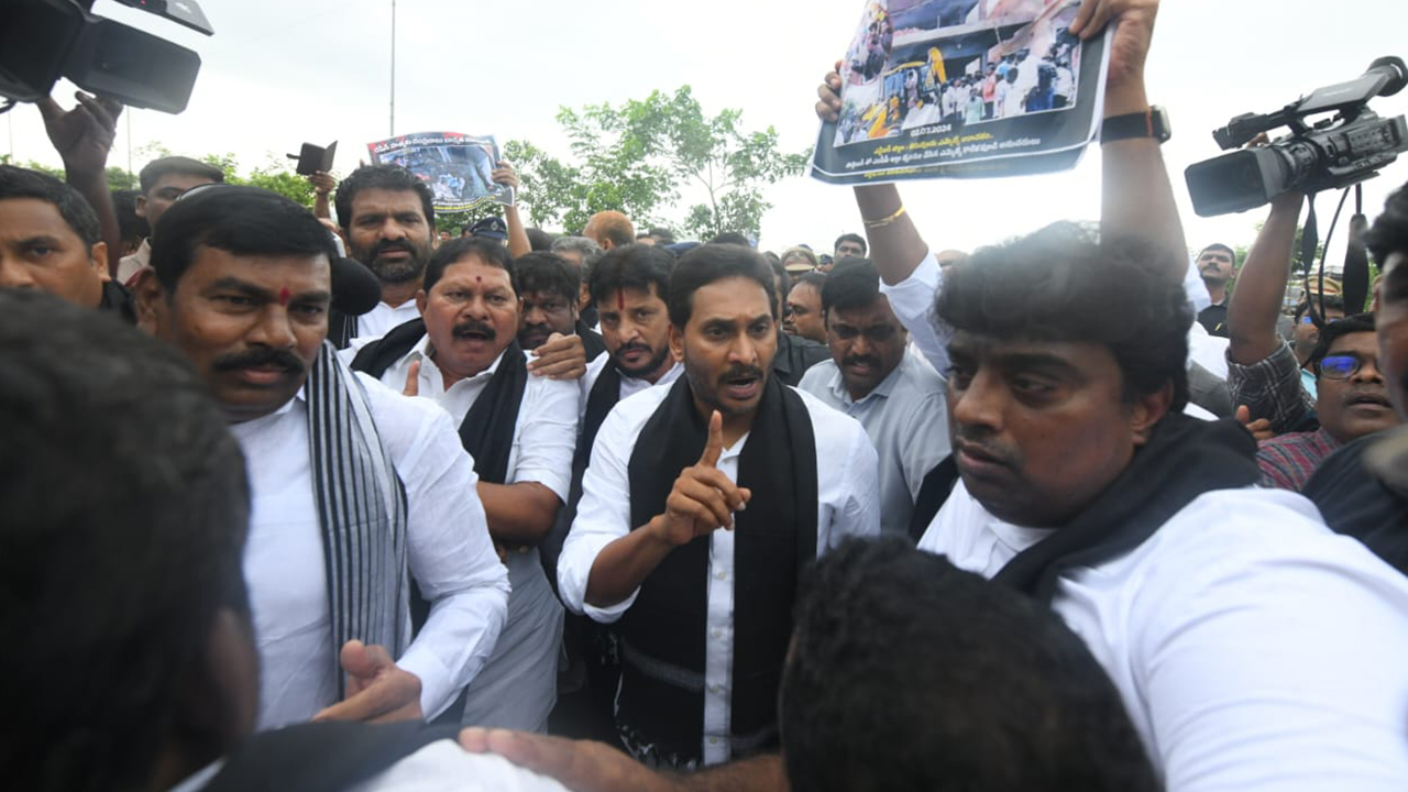 Ujjaini Mahankali Rangam : తెలంగాణ భవిష్యవాణి వినిపించిన మాతంగి స్వర్ణలత