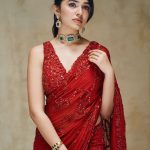 Krithi Shetty: ఎర్ర చీరలో పరువాలు ఒలకబోస్తున్న కృతి శెట్టి