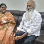 JC Prabhakarreddy met YS Vijayamma: ఏపీ రాజకీయాల్లో సంచలనం, విజయమ్మతో జేసీ ప్రభాకర్ భేటీ,