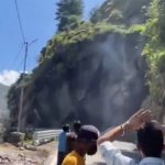 Viral Video: బద్రీనాథ్ జాతీయ రహదారిపై విరిగిపడిన కొండచరియలు