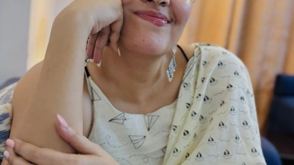 Anasuya Bharadwaj : తెల్లచీరలో.. నిదురిక రాదంటున్న అనసూయ
