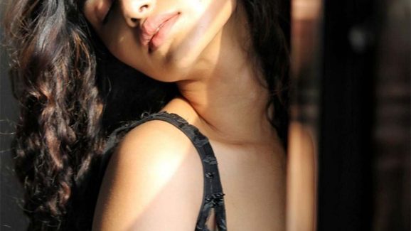 Anupama Parameswaran Hot Stills: అనుపమా పరమేశర్వన్ హాట్ పోజులు చూశారా!