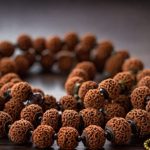 Benefits of Rudraksha: పంచముఖి రుద్రాక్ష ఆకస్మిక మరణం నుండి రక్షిస్తుందట.. దీనిని స్త్రీలు ధరించవచ్చా లేదా ?