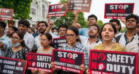 Allu Arjun: హృతిక్ రోషన్‌పై అల్లు అర్జున్ షాకింగ్ కామెంట్స్, వైరల్ అవుతోన్న వీడియో.. రాజమౌళిపైనా ట్రోలింగ్