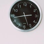 Vastu Tips of Watch: పొరపాటున కూడా గోడ గడియారాన్ని ఈ దిక్కున అస్సలు వేలాడదీయకూడదు..