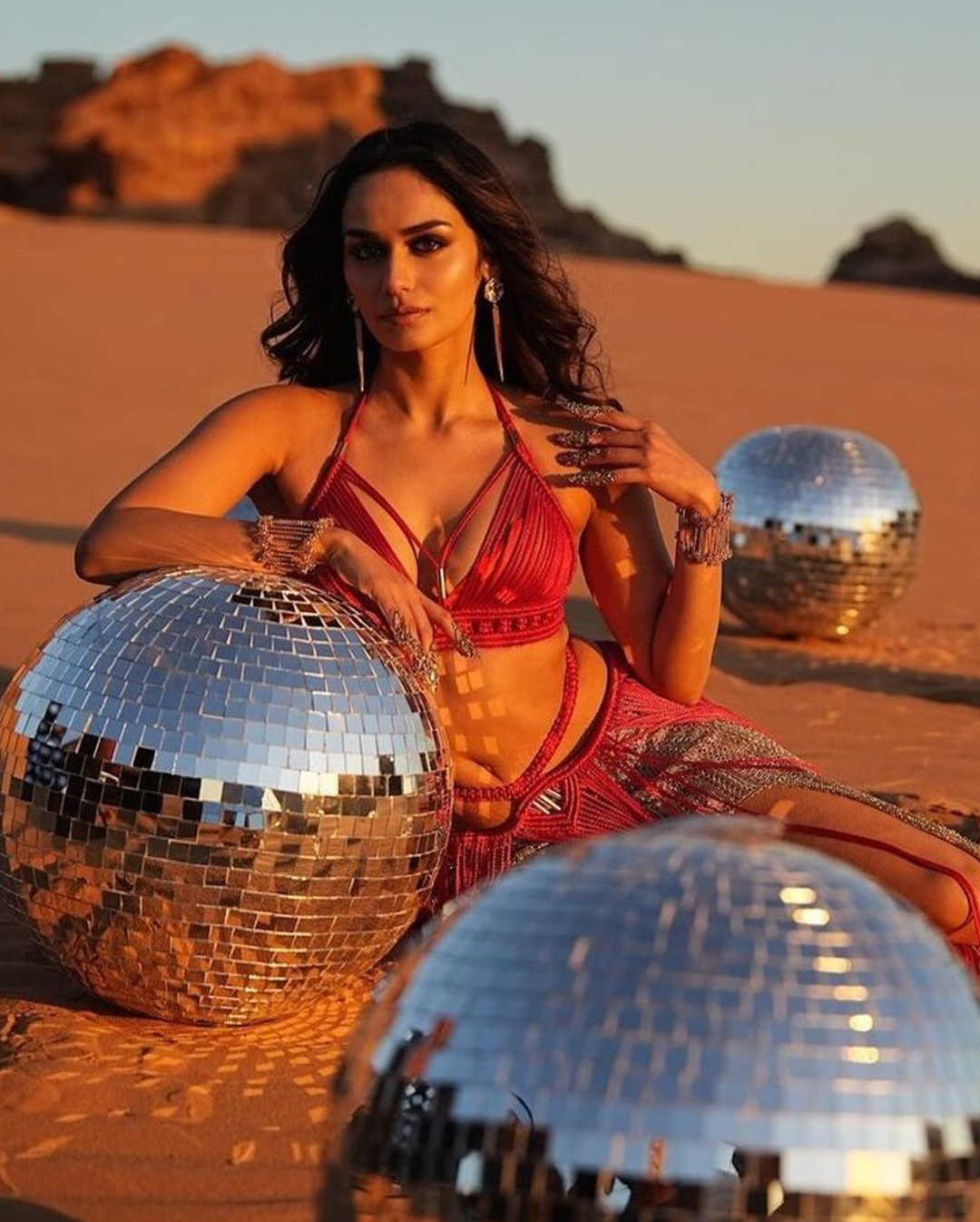 Manushi Chhillar: ముంబై వీధుల్లో మానుషి హంగామా, ఎందుకో తెలుసా?