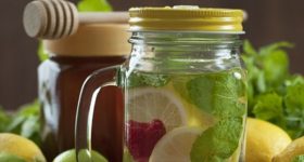 Lemon Water: ఉదయం పూట నిమ్మరసం తాగితే అద్భుత ప్రయోజనాలు.. ఏంటో తెలుసా ?