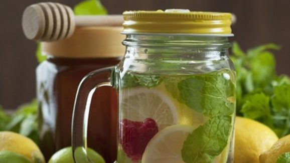 Lemon Water: ఉదయం పూట నిమ్మరసం తాగితే అద్భుత ప్రయోజనాలు.. ఏంటో తెలుసా ?