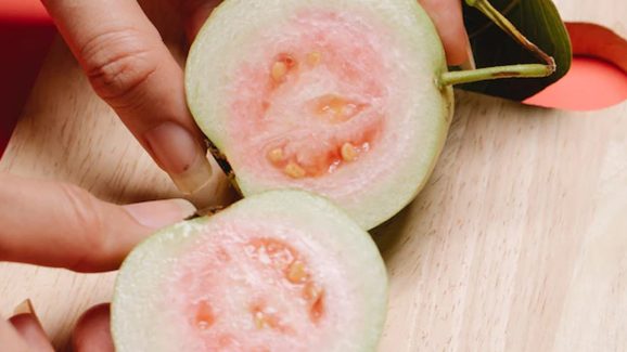 Guava Health Benefits: ఈ ఫ్రూట్ యొక్క ఆరోగ్య ప్రయోజనాలు తెలిస్తే షాక్ అవడం పక్కా !