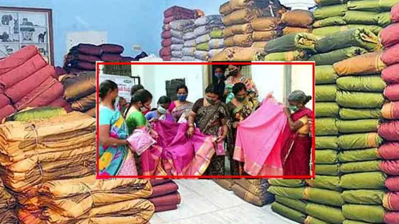 Bathukamma Sarees: బతుకమ్మ చీరలకు ఇక స్వస్తి.. వాటికి బదులు గిఫ్ట్ లు ఇచ్చే యోచన