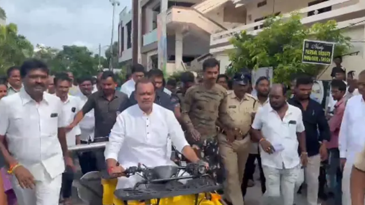 A.P. door to door ration: జగన్ రేషన్..బాబు పరేషాన్