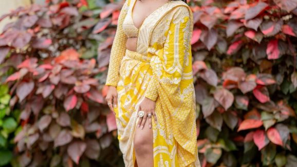 Sravanthi Chokkarapu: ఎల్లో డ్రెస్‌లో స్రవంతి థైస్ షో..చూస్తే కుర్రాళ్లకు మతి పోవాల్సిందే!