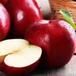 Health Tips: ఈ సమస్యలు ఉన్నవారు యాపిల్ పండు అస్సలు తినకూడదు.. ఎందుకంటే ?