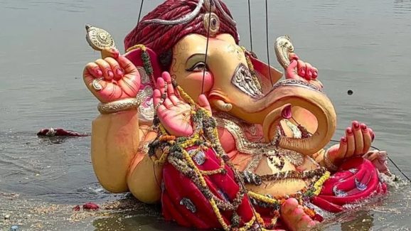 Ganesh Visarjan 2024: గణేష్ నిమజ్జనం సమయంలో ఈ చర్యలు పాటిస్తే అదృష్టాన్ని తెచ్చిపెడుతుంది