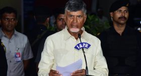 CM Chandrababu: బెజవాడ వరద.. బాధితుల ఆగ్రహం.. కొందరికే సాయం.. అడ్మినిస్ట్రేషన్ ఫెయిలైందన్న సీఎం చంద్రబాబు