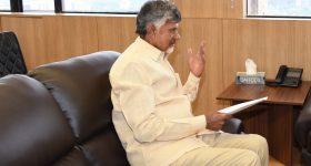 White Hair and Stress: ఒత్తిడికి గురికావద్దు జుట్టు ముగ్గుబుట్టలా మారిపోద్ది.. తెల్లబడిన జుట్టును ఇలా నల్లగా మార్చుకోండి
