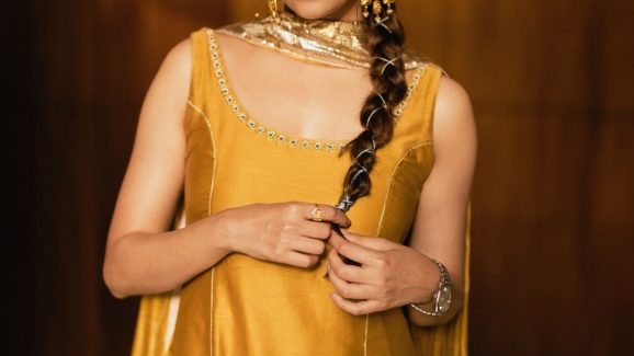 Keerthy Suresh: కుర్రాళ్లను పిచ్చెక్కిస్తున్న కీర్తి సురేష్.. రేపే ‘రఘుతాత’ స్ట్రీమింగ్