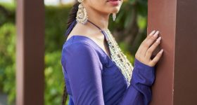 Krithi Shetty: చెమటలు పట్టిస్తున్న బేబమ్మ.. ట్రెడీషనల్​ లుక్​‌లో అదిరిపోయిందిగా