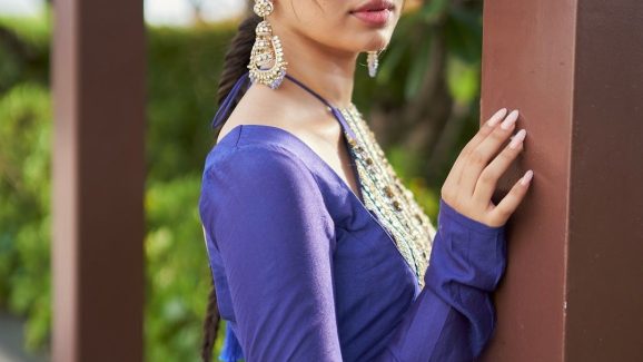 Krithi Shetty: చెమటలు పట్టిస్తున్న బేబమ్మ.. ట్రెడీషనల్​ లుక్​‌లో అదిరిపోయిందిగా