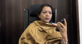 Hyderabad Mayor: అనూహ్యంగా మెట్రో రైలులో ప్రయాణించిన మేయర్.. ఆమెను చూసి అంతా షాక్!