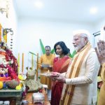 PM Modi in CJI House: ప్రధాని స్టయిల్.. సీజేఐ ఇంట్లో మోదీ.. ఆసక్తిగా గమనిస్తున్న విపక్షాలు..