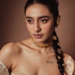 Priya Prakash Varrier: అందచందాలతో హల్చల్ చేస్తున్న హీరోయిన్.. నిద్ర పట్టడంలేదంటున్న కుర్రోళ్లు