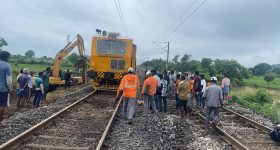 Secunderabad to Vijayawada: సికింద్రాబాద్‌-విజయవాడ రైళ్లకు అనుమతి..! రైల్వే ట్రాక్‌ల పునరుద్ధరణ.. కొనసాగుతున్న ట్రయిల్ రన్