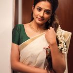 Priyamani: ట్రెడీషనల్ శారీ లుక్‌లో ఆకట్టుకుంటున్న ప్రియమణి