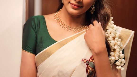 Priyamani: ట్రెడీషనల్ శారీ లుక్‌లో ఆకట్టుకుంటున్న ప్రియమణి