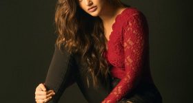 Heroine Sreeleela: పిచ్చెక్కిస్తున్న కుర్ర హీరోయిన్.. కొత్త ఫోజులతో అదరగొడుతూ..