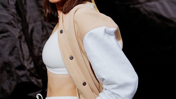 Kriti Kharbanda: కొంటె చూపులతో కట్టి పడేస్తున్న.. పవన్ కళ్యాణ్ హీరోయిన్ కృతి కర్బంద!