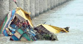 Prakasam Barrage boat incident: ప్రకాశం బ్యారేజ్ బోట్ల కుట్ర రివీల్.. కొత్త విషయాలు బయటపెట్టిన టీడీపీ, కాకపోతే..