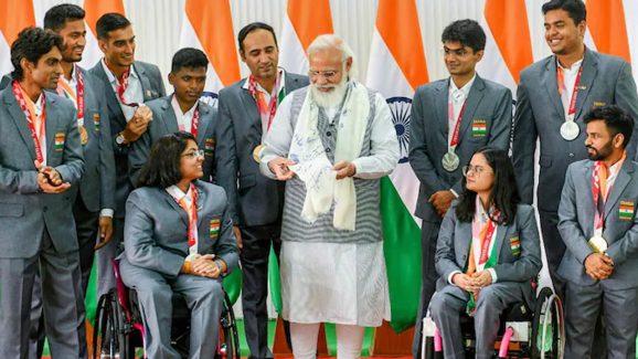 PM Modi: మీరే నిజమైన స్ఫూర్తి ప్రదాతలు.. పారా ఒలింపిక్ విజేతలతో ప్రధాని