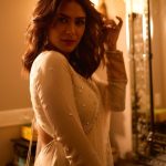Mrunal Thakur: వైట్ డ్రెస్‌లో వయ్యారి.. అందంతో మతిపోగొడుతున్న మృణాల్